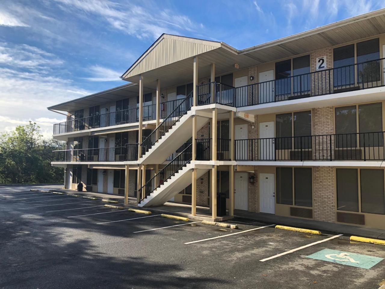 Apm Inn And Suites Winchester Exterior foto
